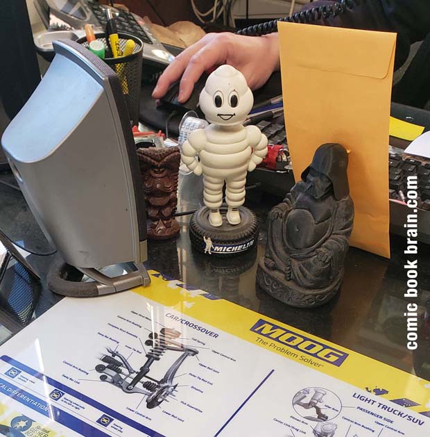 Desk Knick Knacks of superheroes and Star Wars